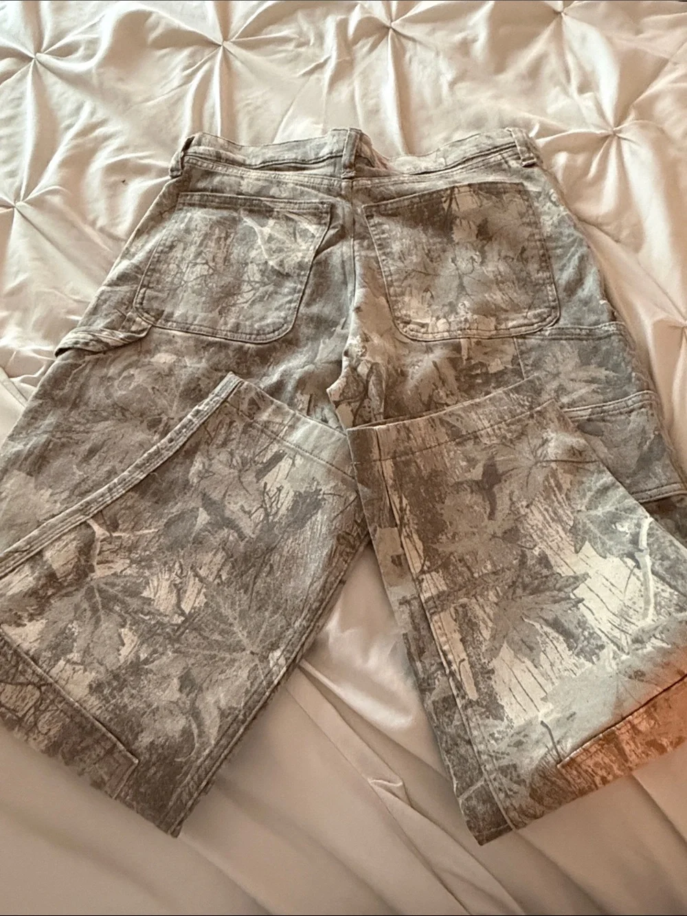 Hollister Men's Camouflage-Print Cargo Pants - Beige & Gray